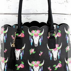 Scalloped tote bag